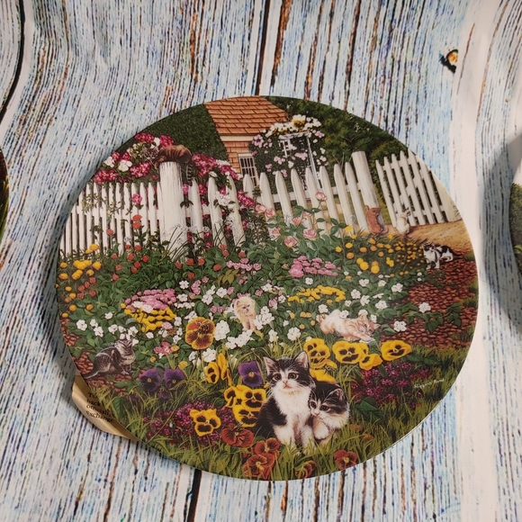 8 Bradex 9" Plates The Garden Secrets - Picture 5 of 16